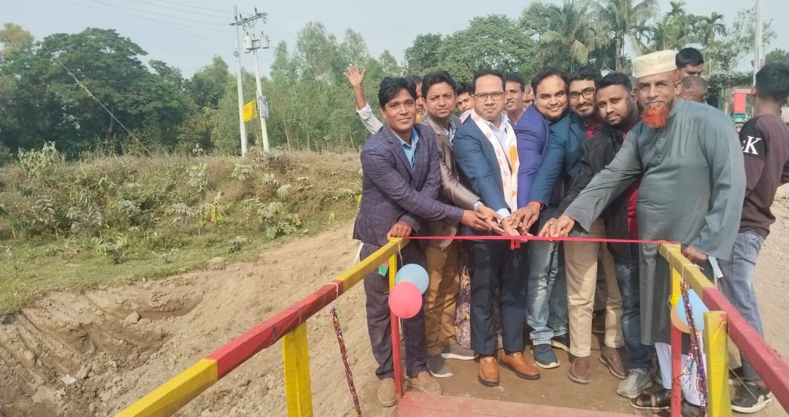 দুর্ভোগ কমবে গোনাবাড়ীবাসীর, সাঁকোর বদলে চালু হলো কাঠের ব্রিজ