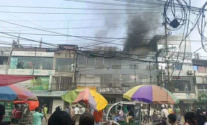 সাবা স্কয়ার মার্কেটে অগ্নিকাণ্ডে ২৫ লক্ষাধিক টাকার ক্ষয়ক্ষতি